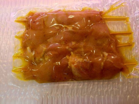Pinchos caseros de pollo al curry