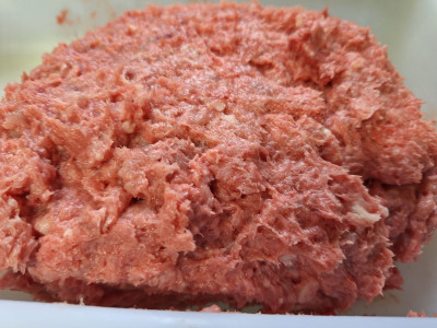 Carcasa de pollo picada
