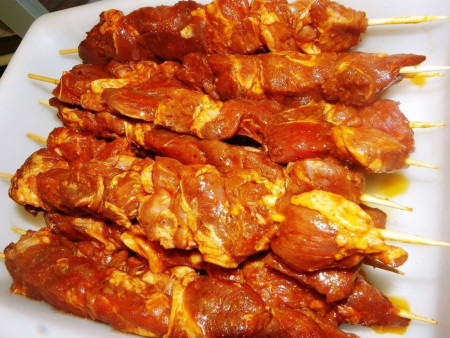 Pinchos caseros de cordero